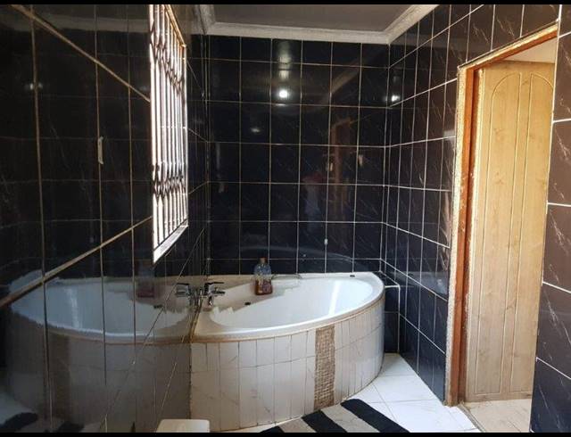 3 BEDROOM HOUSE FOR SALE IN BEVERLEY HILLS